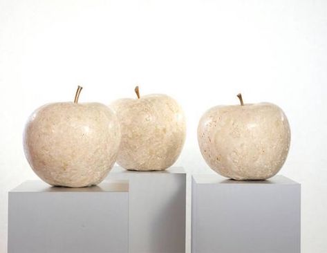 Äpfel aus Marmor von Alfred Kainz